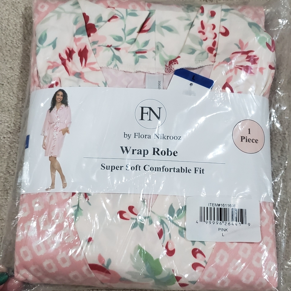 New in Package Pink Floral Flora Nikrooz Wrap Robe